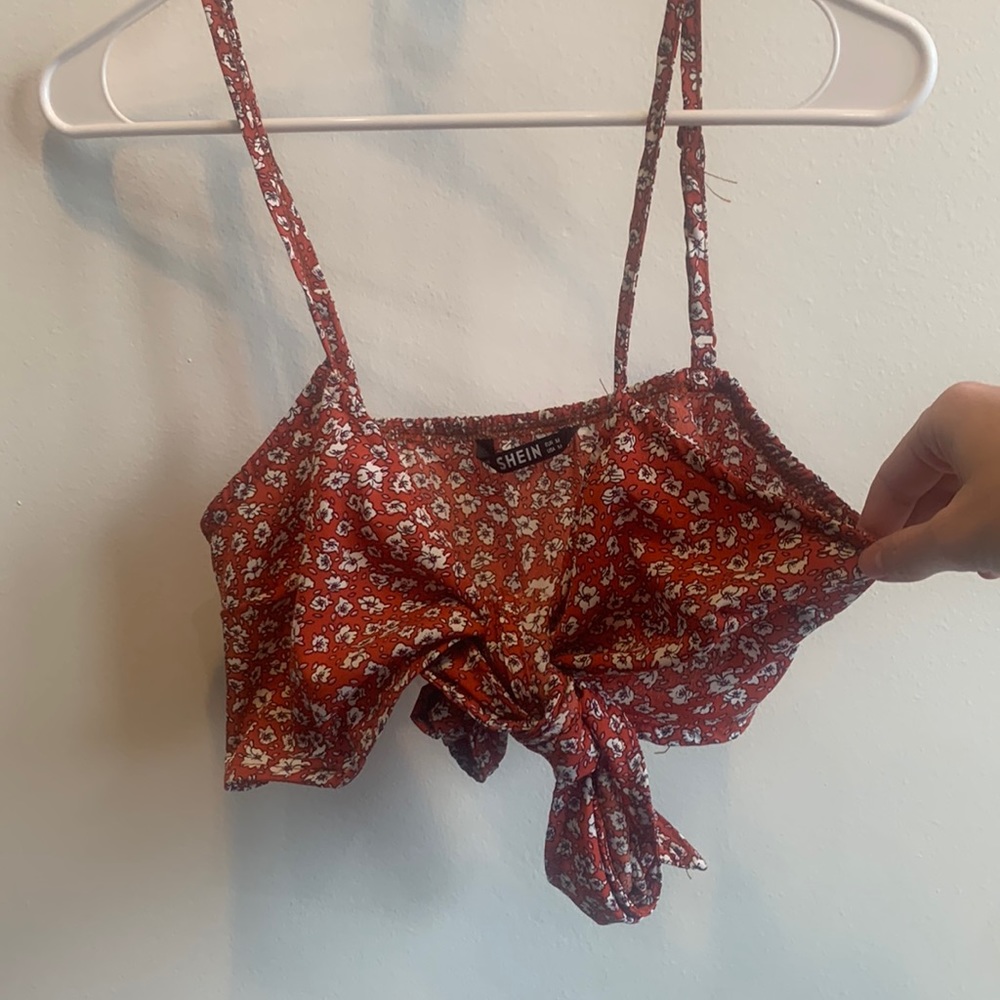 Front tie knot cropped tank top